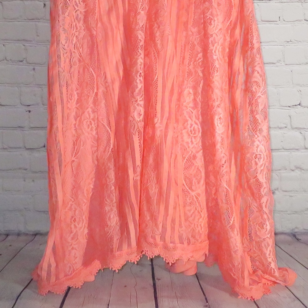 Laced Dress With Shell/Slip - Picture 3 of 3